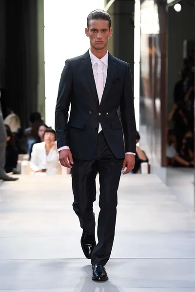 Look 53